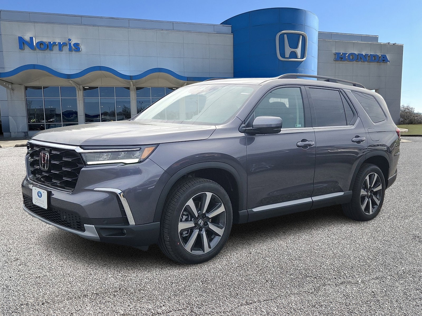 New 2025 Honda Pilot Touring image 2