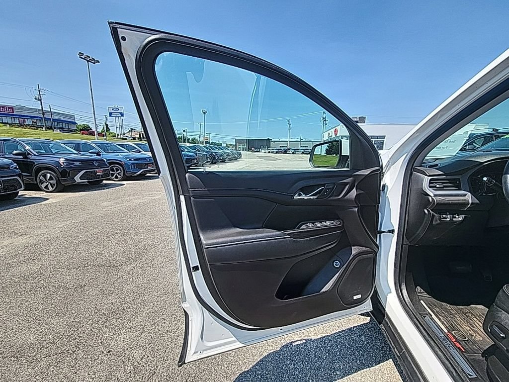 Used 2023 GMC Acadia SLT AWD/4WD image 11