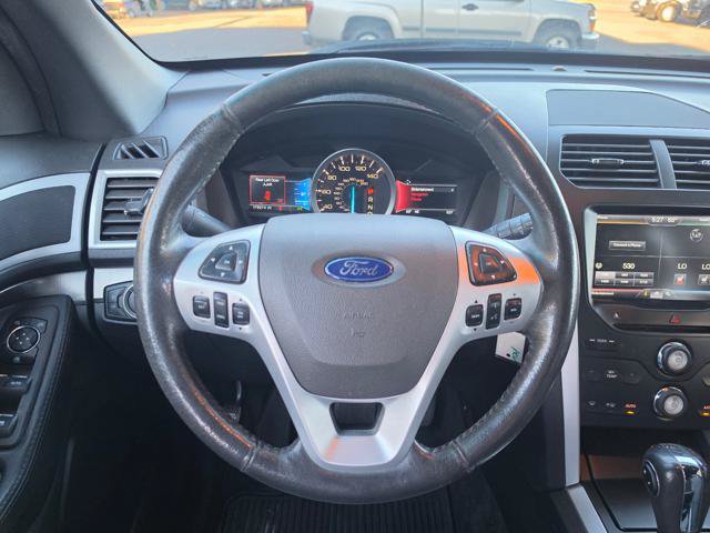 Used 2015 Ford Explorer XLT w/ Equipment Group 202A AWD/4WD image 21