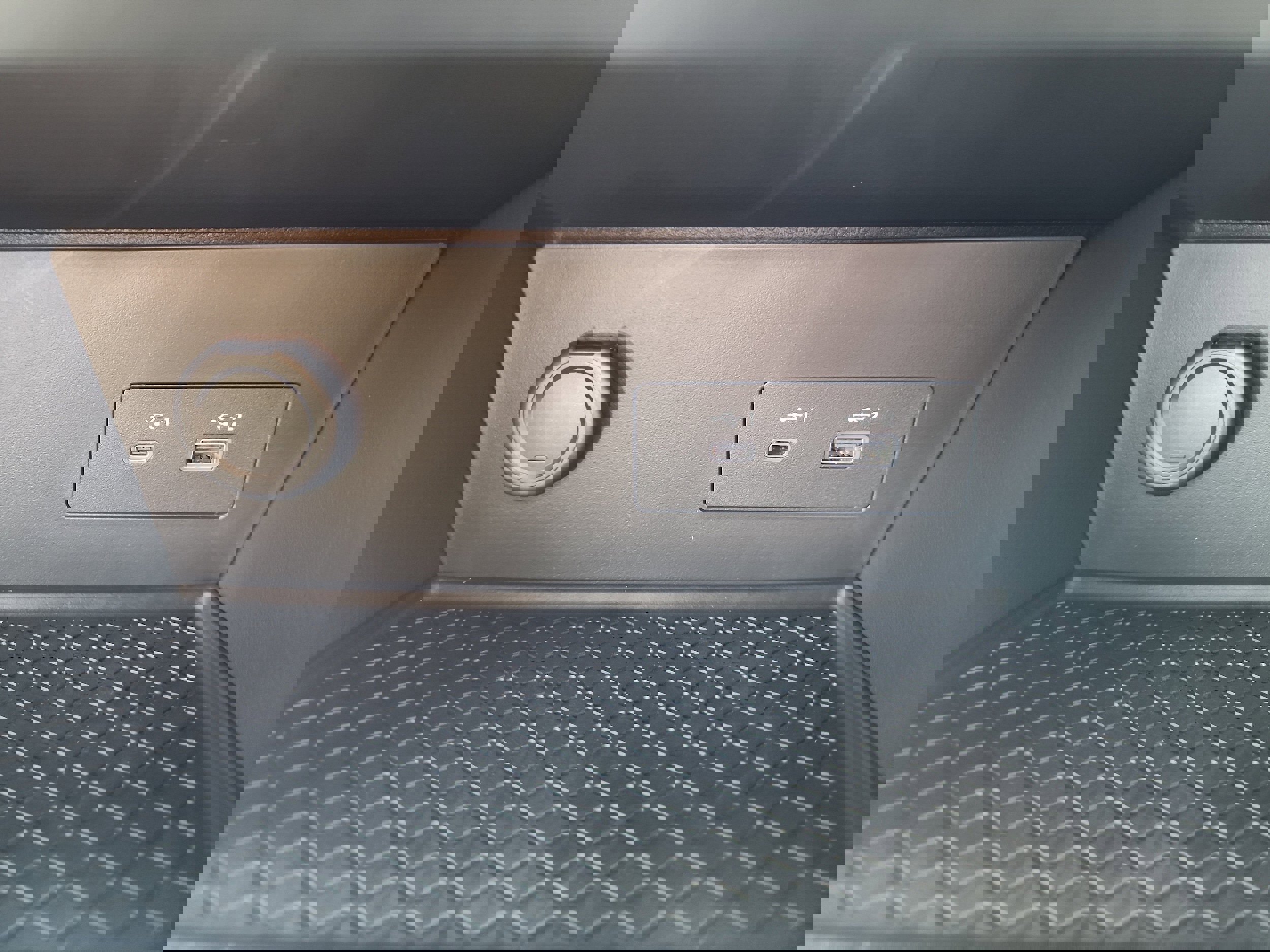 New 2025 Nissan Pathfinder SV image 14