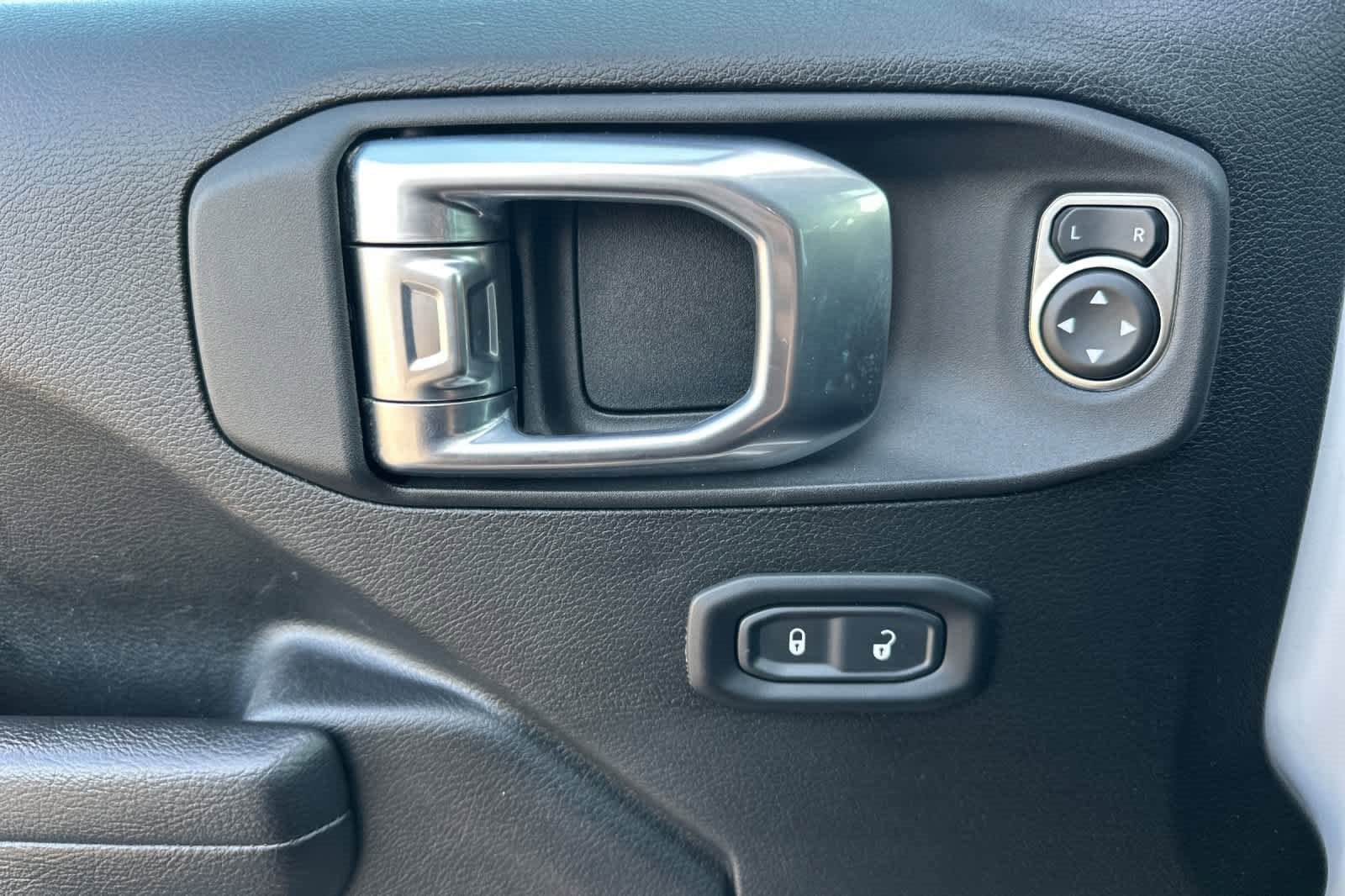 Used 2023 Jeep Wrangler Unlimited Rubicon image 12