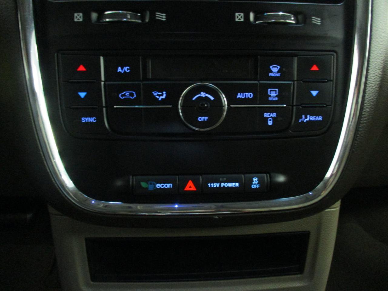 Used 2014 Chrysler Town & Country Touring image 23