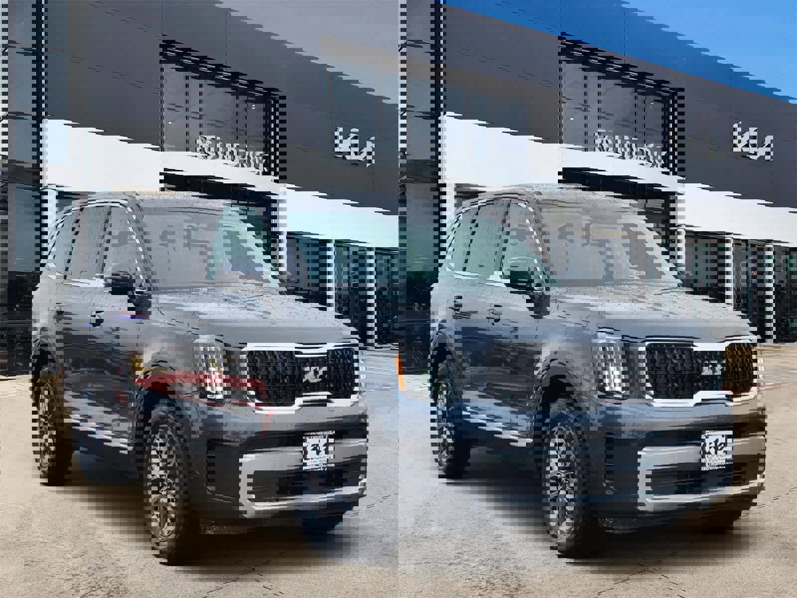 Used 2023 Kia Telluride LX image 3