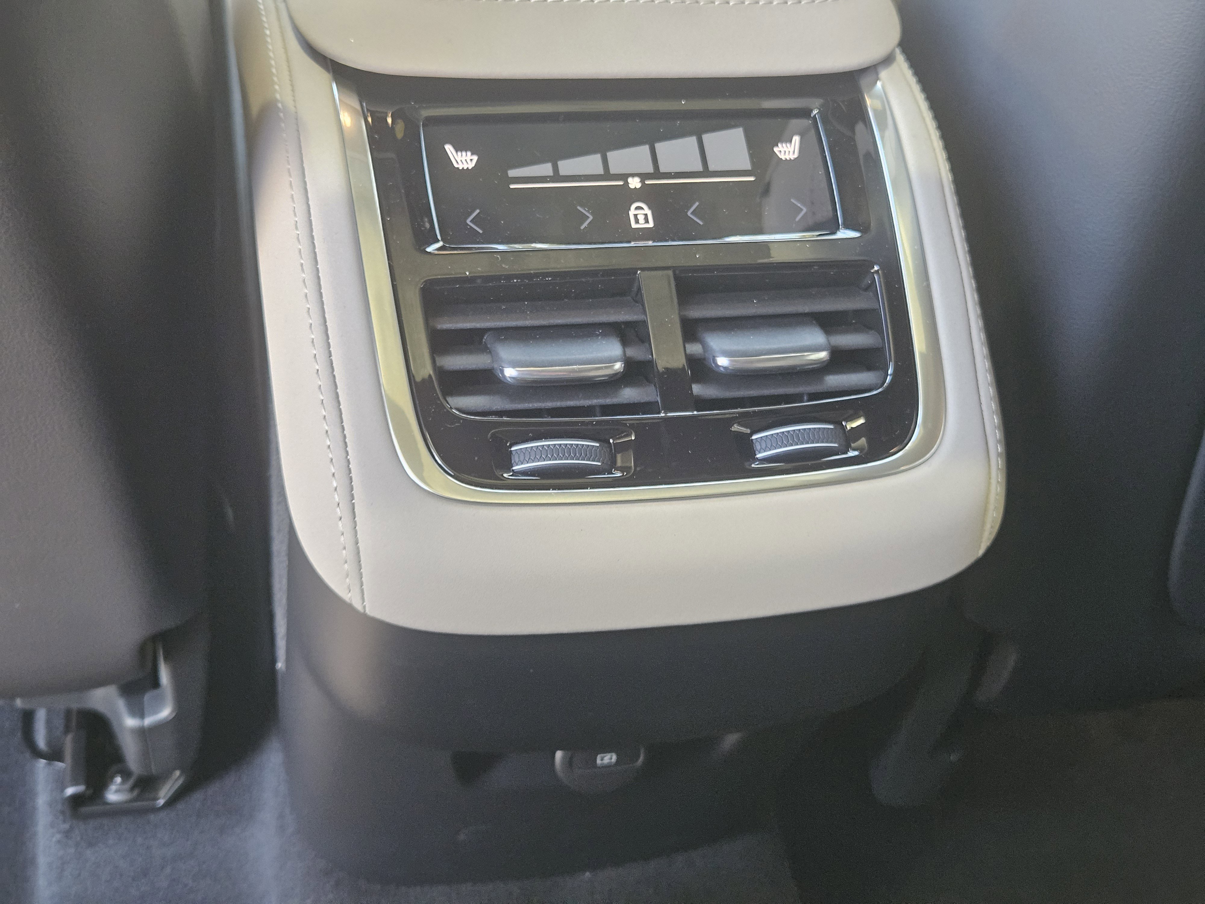 New 2026 Volvo XC90 B6 Plus w/ Protection Package image 20