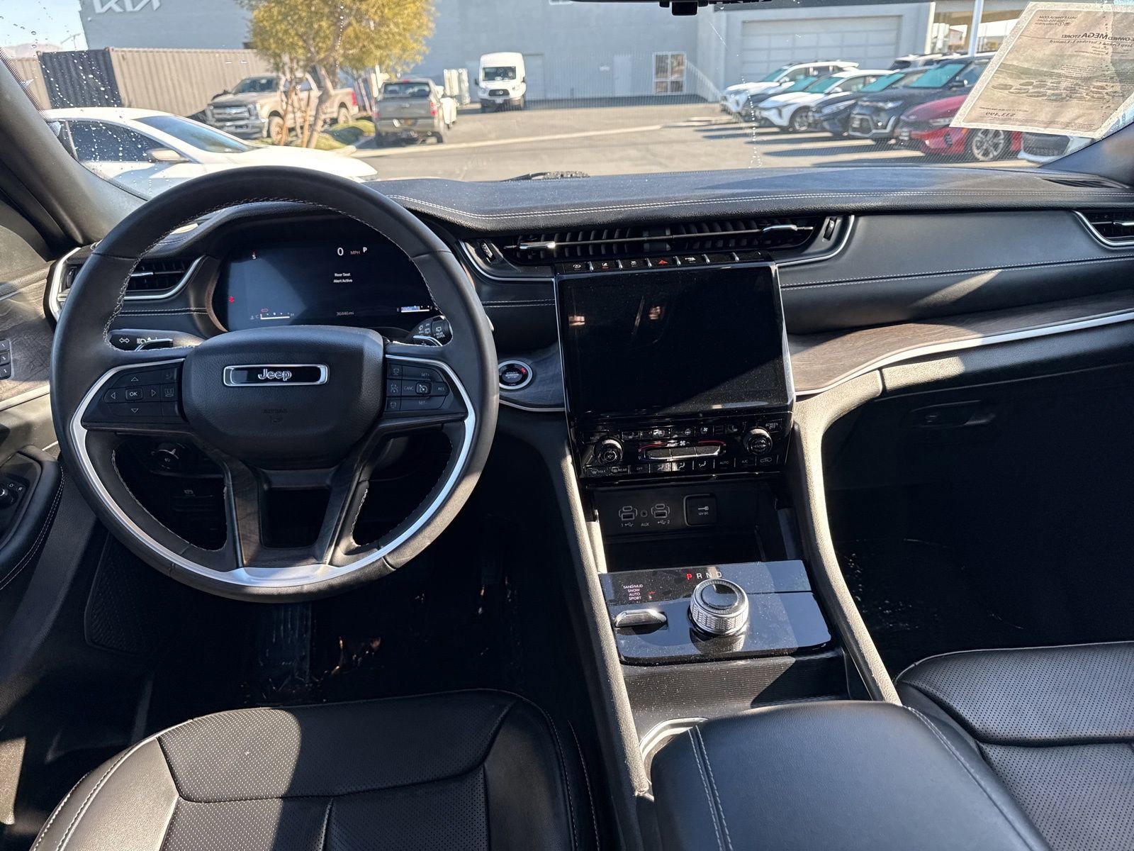 Used 2024 Jeep Grand Cherokee L Limited w/ Luxury Tech Group II image 18