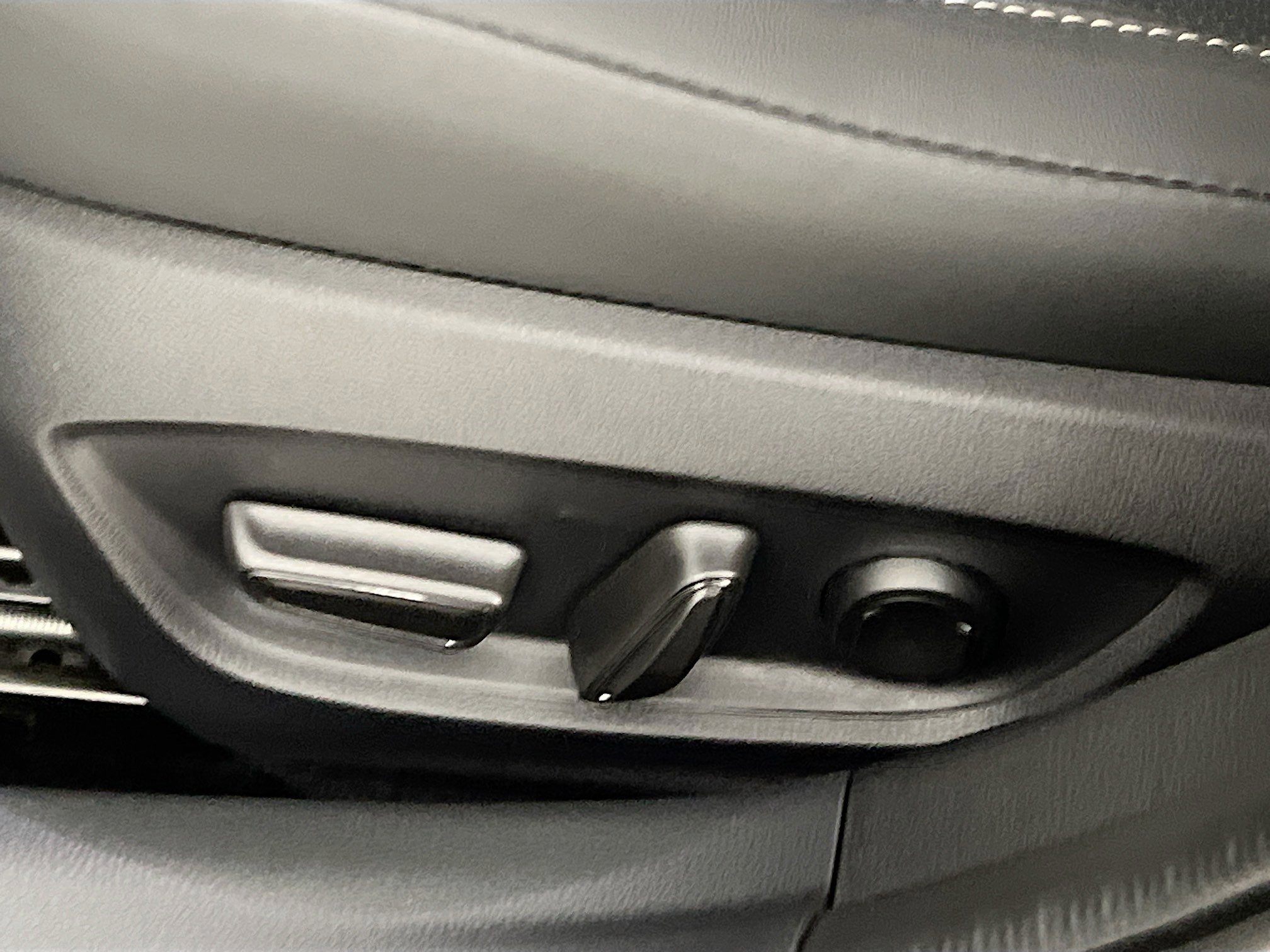 Used 2026 Toyota Prius Plug-In Hybrid image 16