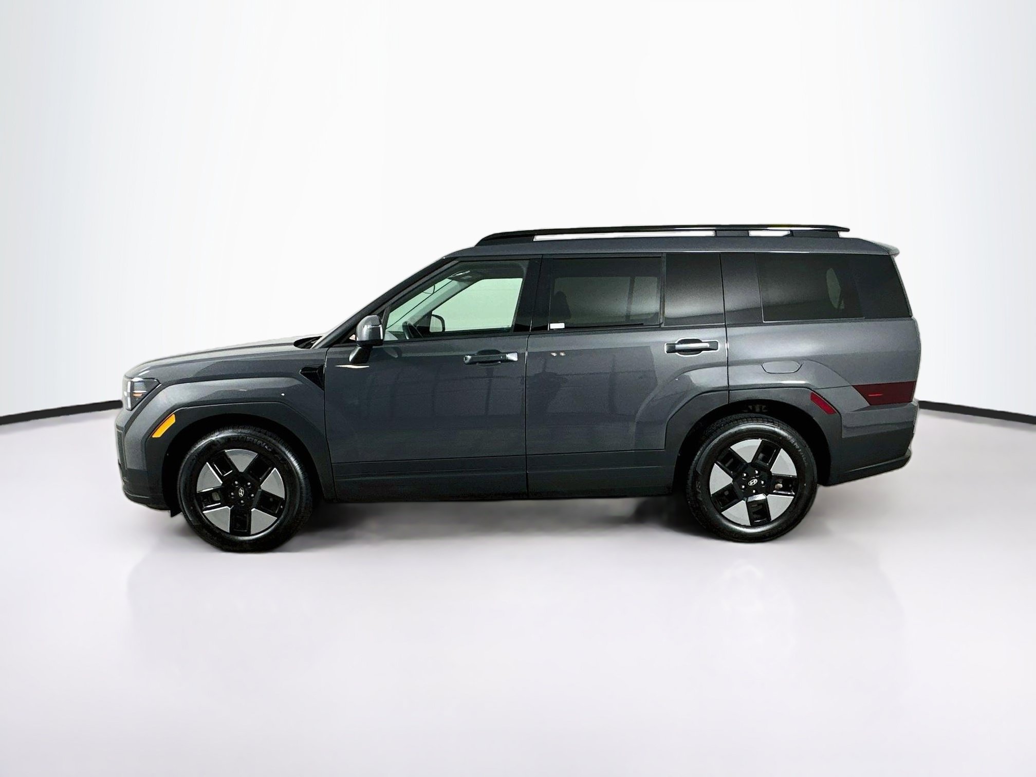 Used 2025 Hyundai Santa Fe SEL FWD image 4