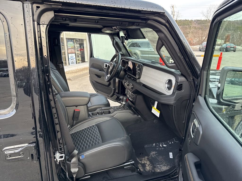 New 2025 Jeep Wrangler Sahara w/ Technology Group image 10