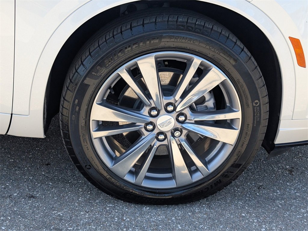 Used 2025 Cadillac XT6 Premium Luxury image 9
