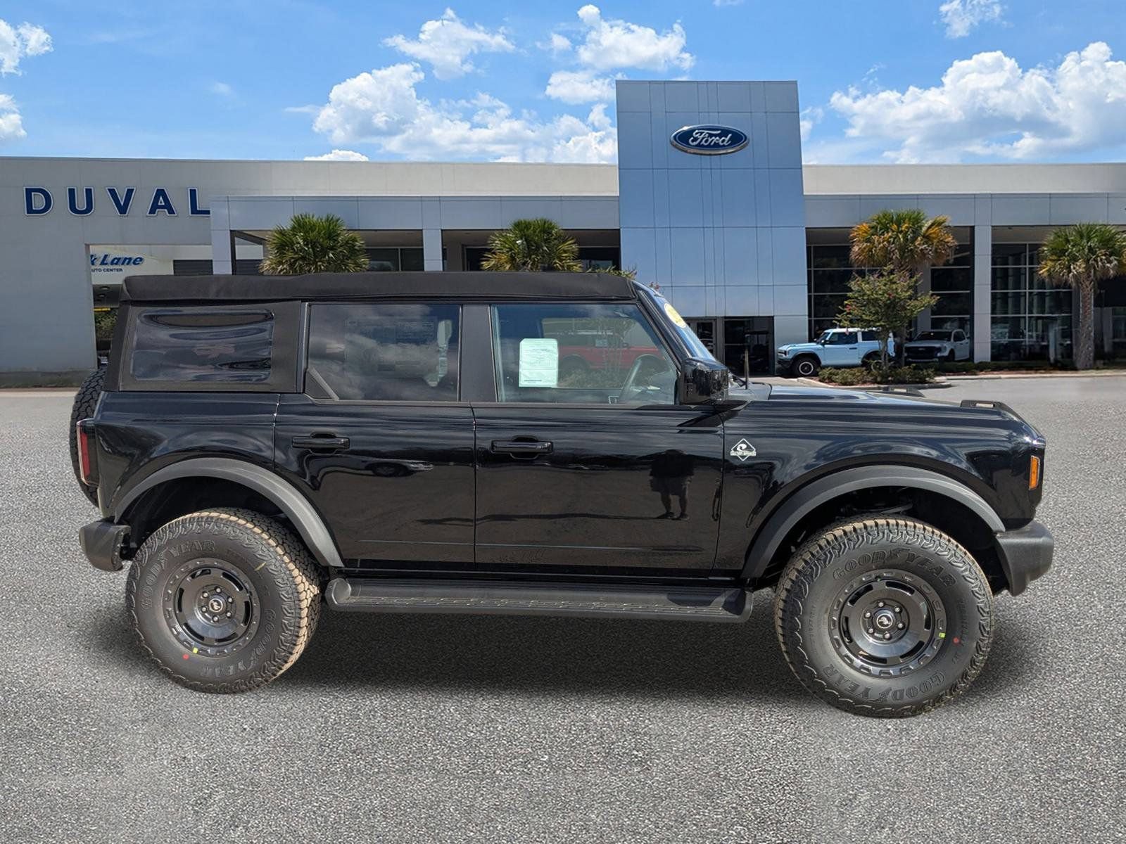 New 2025 Ford Bronco Outer Banks w/ Sasquatch Package AWD/4WD image 3