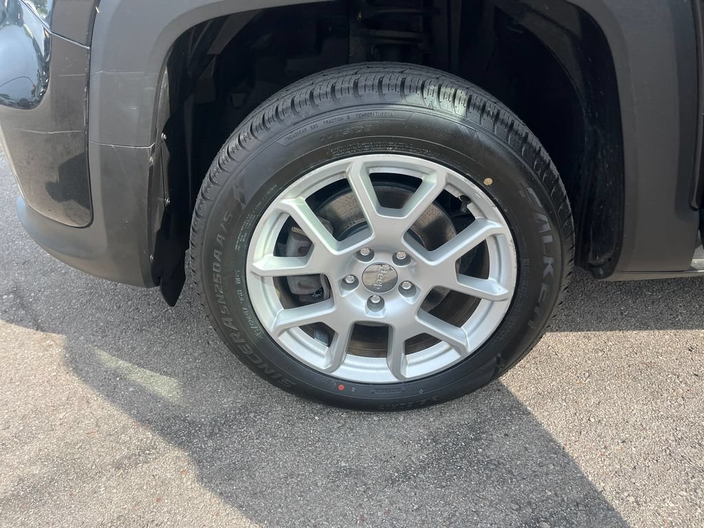 Used 2019 Jeep Renegade Latitude w/ Cold Weather Group AWD/4WD image 28