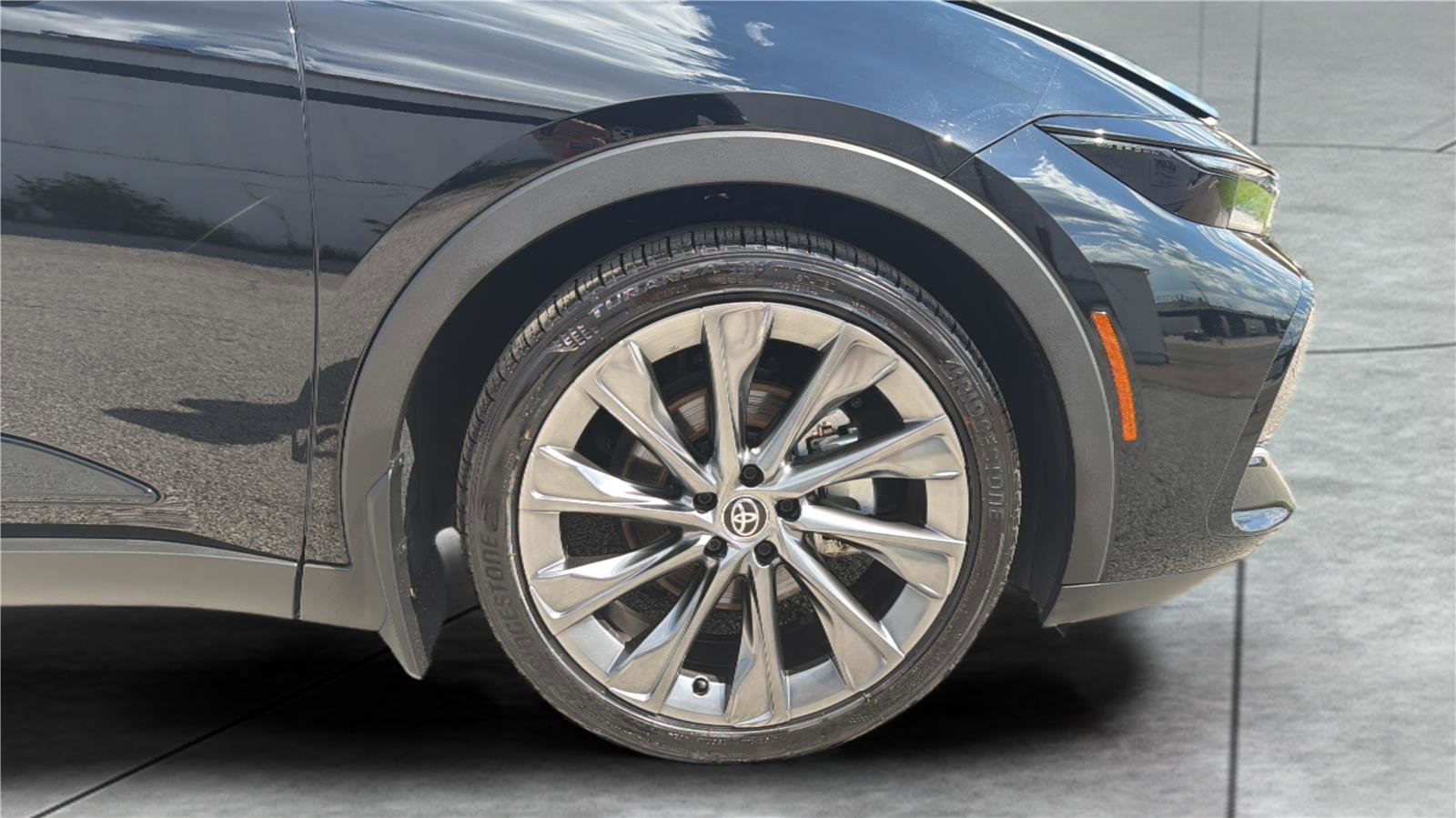 Used 2025 Toyota Crown Limited w/ Advanced Technology Package AWD/4WD image 28