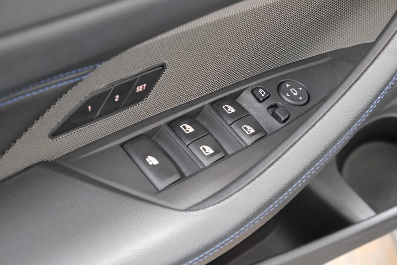 Used 2022 BMW M440i Convertible RWD image 30