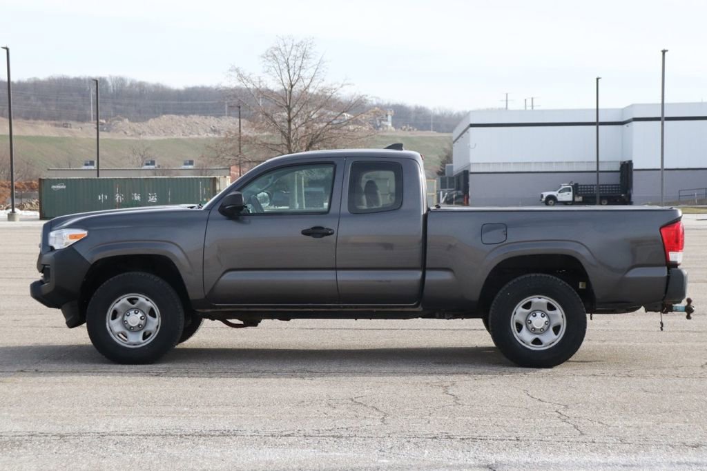 Used 2017 Toyota Tacoma SR image 5