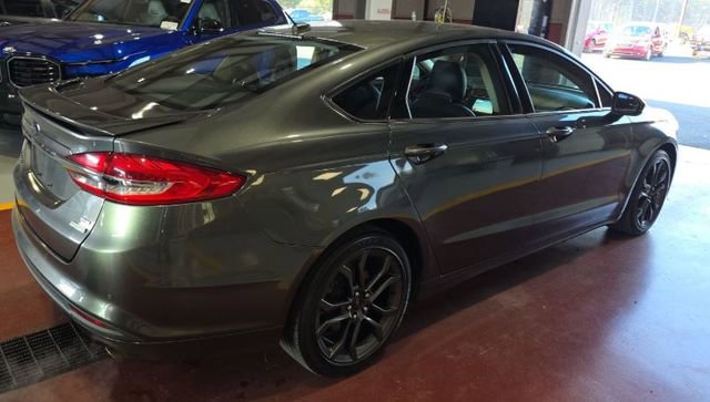 Used 2018 Ford Fusion SE w/ Equipment Group 201A image 2