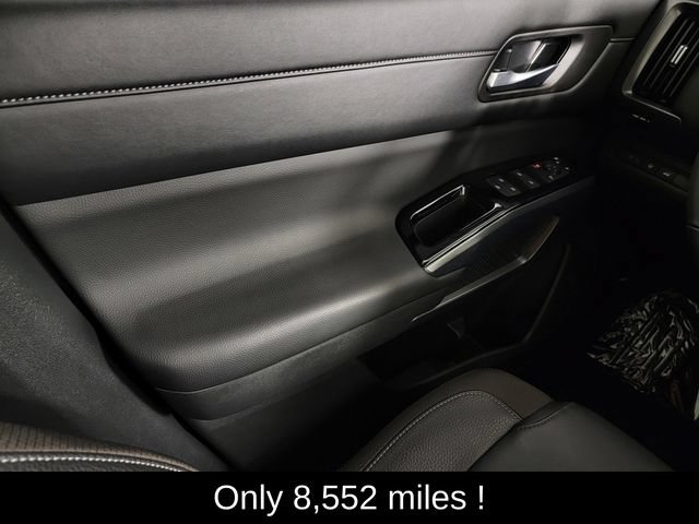 Used 2025 Nissan Pathfinder SL AWD/4WD image 31
