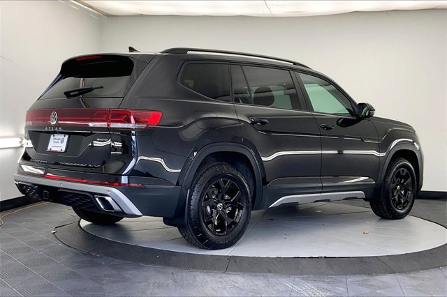 Used 2025 Volkswagen Atlas Peak Edition SE image 13