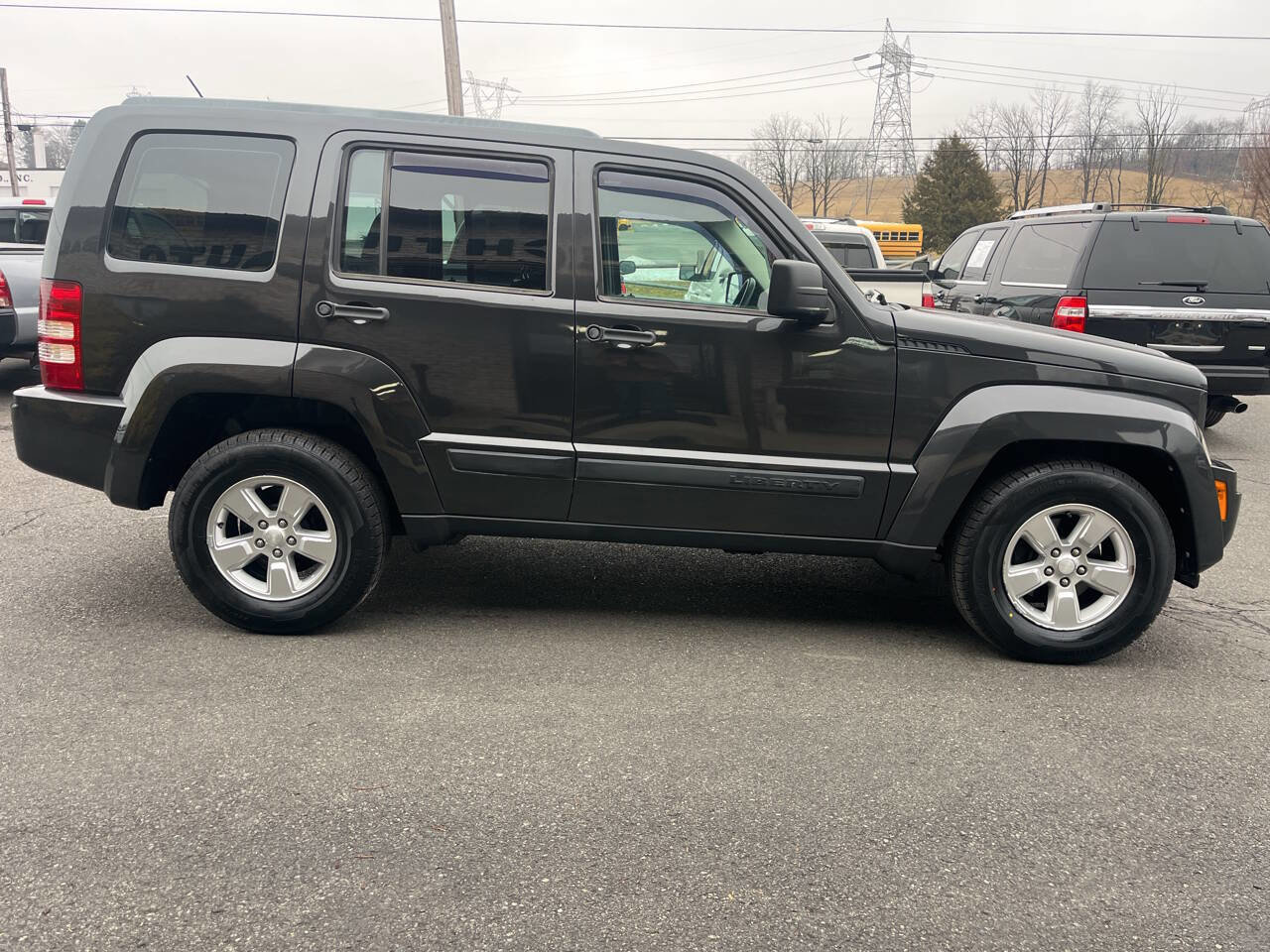 Used 2011 Jeep Liberty Sport image 5