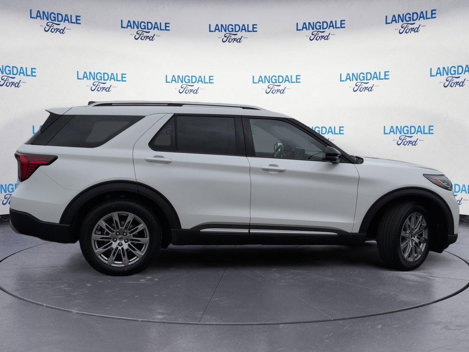New 2026 Ford Explorer Platinum image 3