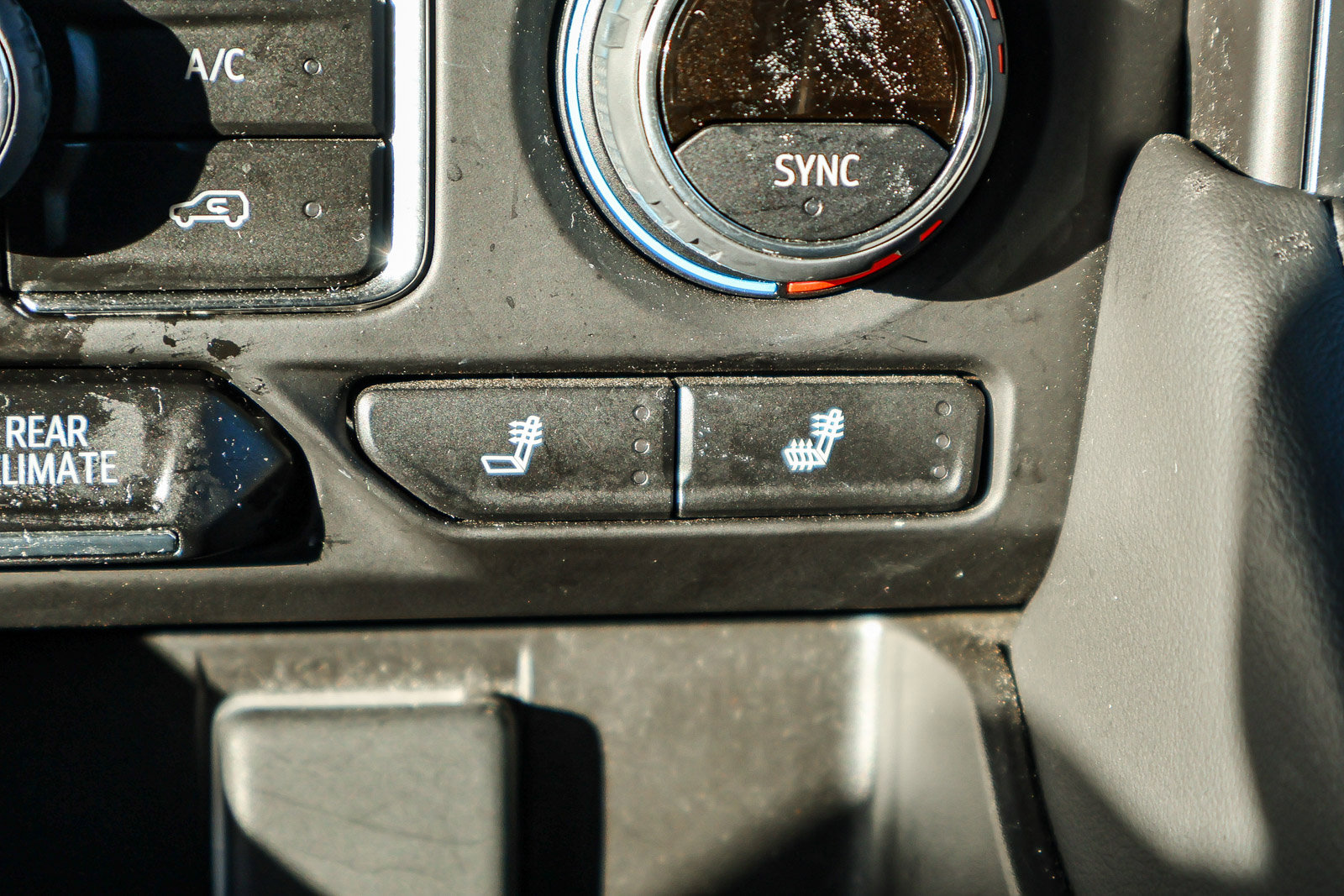 Used 2024 Chevrolet Suburban LT image 7