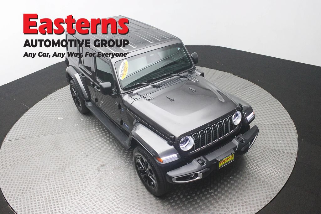 Used 2025 Jeep Wrangler Unlimited Sahara AWD/4WD image 3