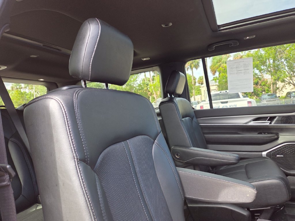 Used 2023 Jeep Wagoneer Series II AWD/4WD image 19