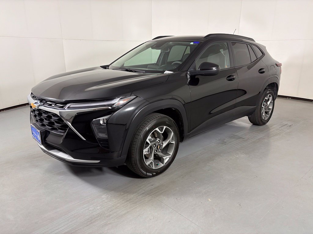 Used 2025 Chevrolet Trax LT FWD image 4