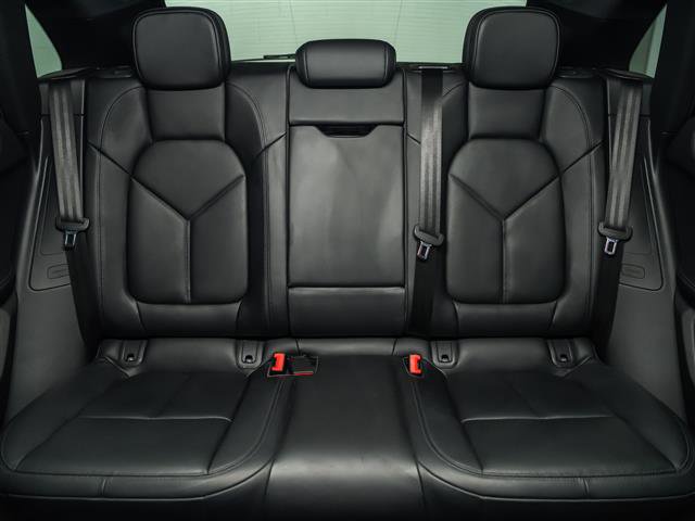 Certified 2025 Porsche Macan image 29