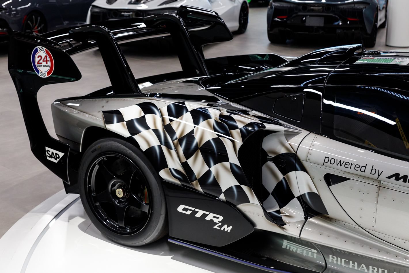 Used 2020 McLaren Senna RWD image 26