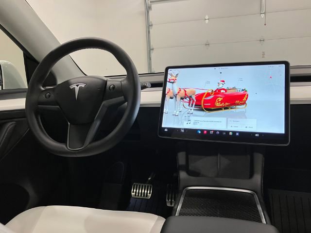 Used 2022 Tesla Model Y Long Range image 25