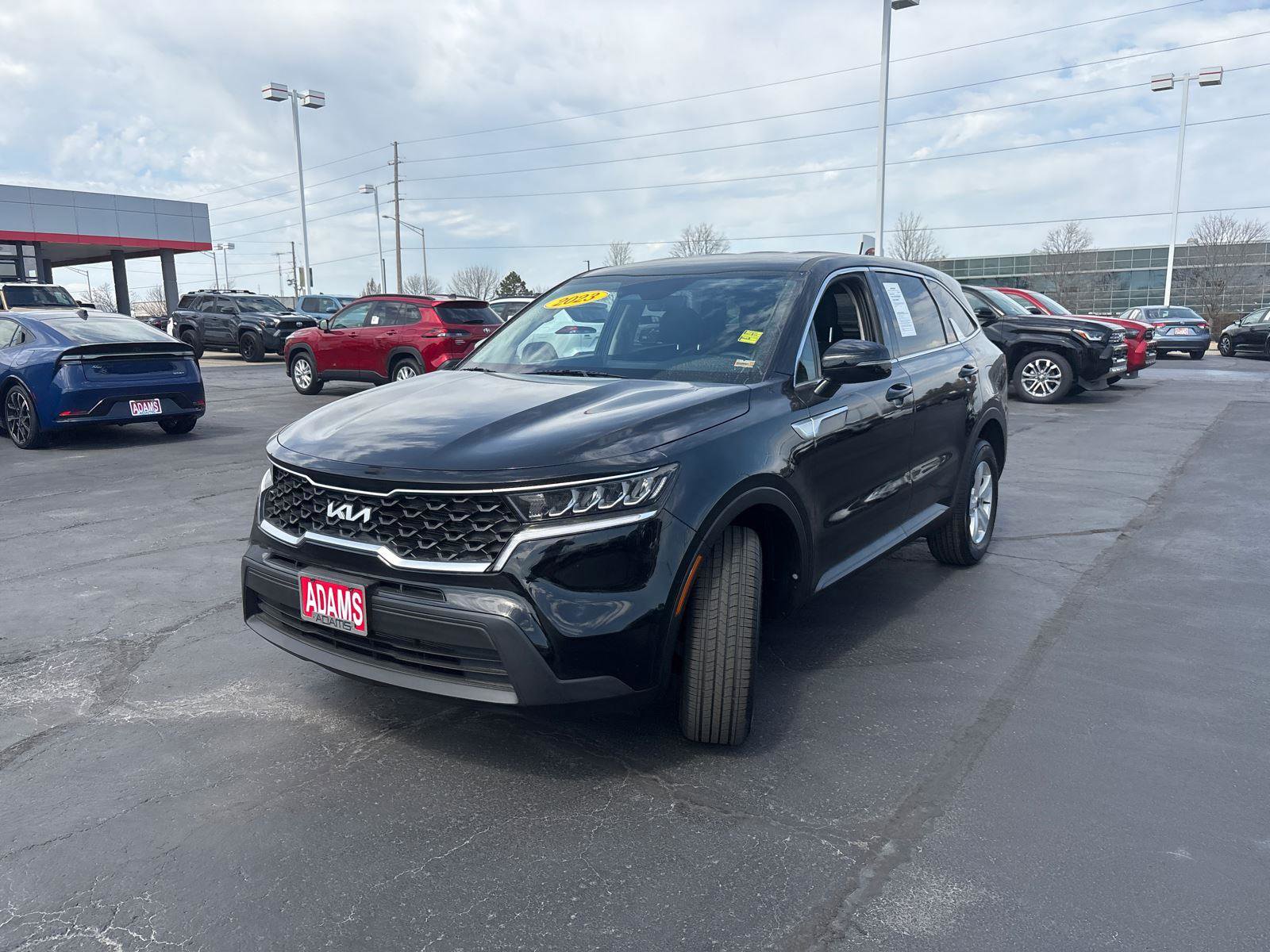 Used 2023 Kia Sorento LX AWD/4WD image 3