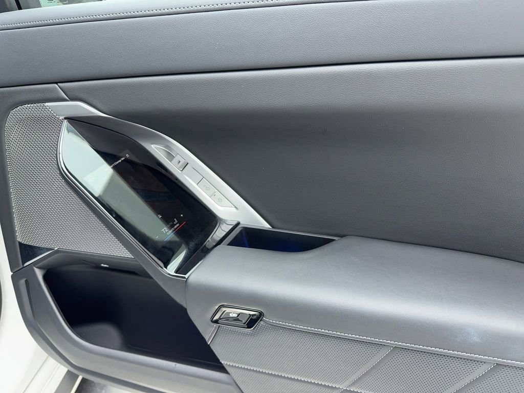 Used 2025 BMW 740i w/ Premium Package image 47