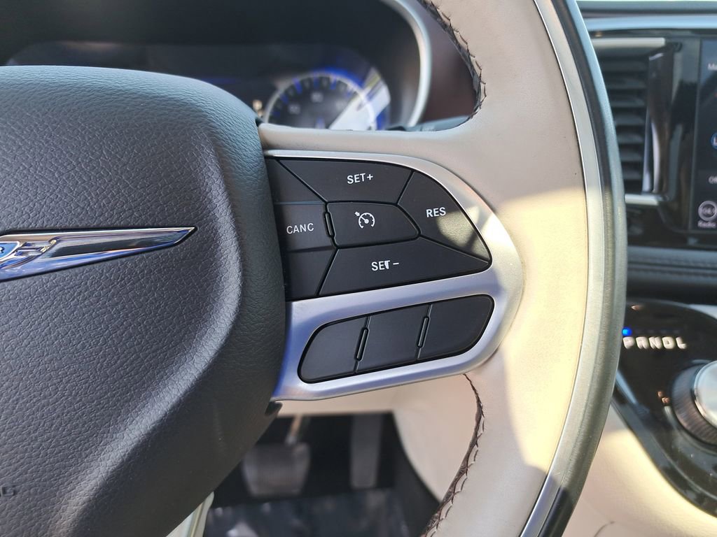 Used 2018 Chrysler Pacifica Limited FWD image 20