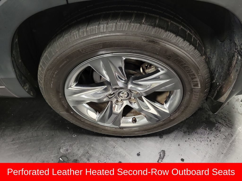 Used 2019 Toyota Highlander Limited Platinum AWD/4WD image 12