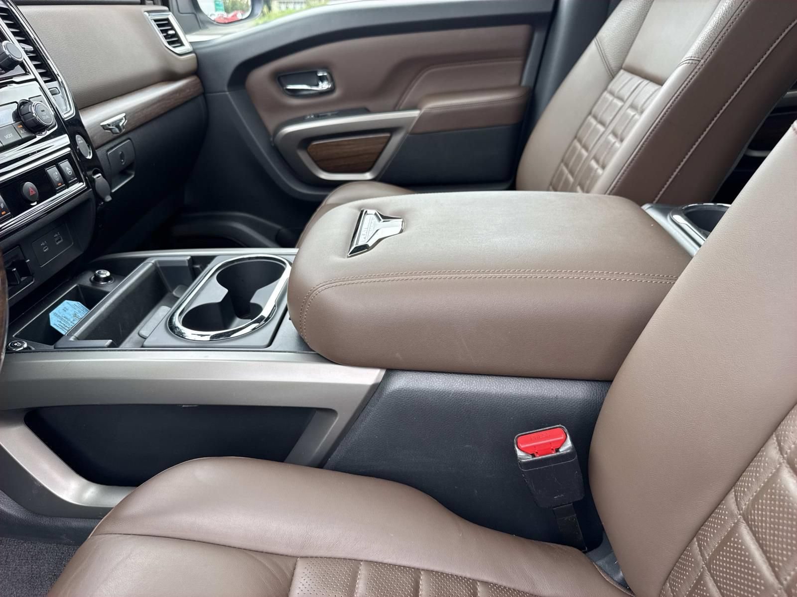 Used 2021 Nissan Titan Platinum Reserve w/ Moonroof Package AWD/4WD image 21