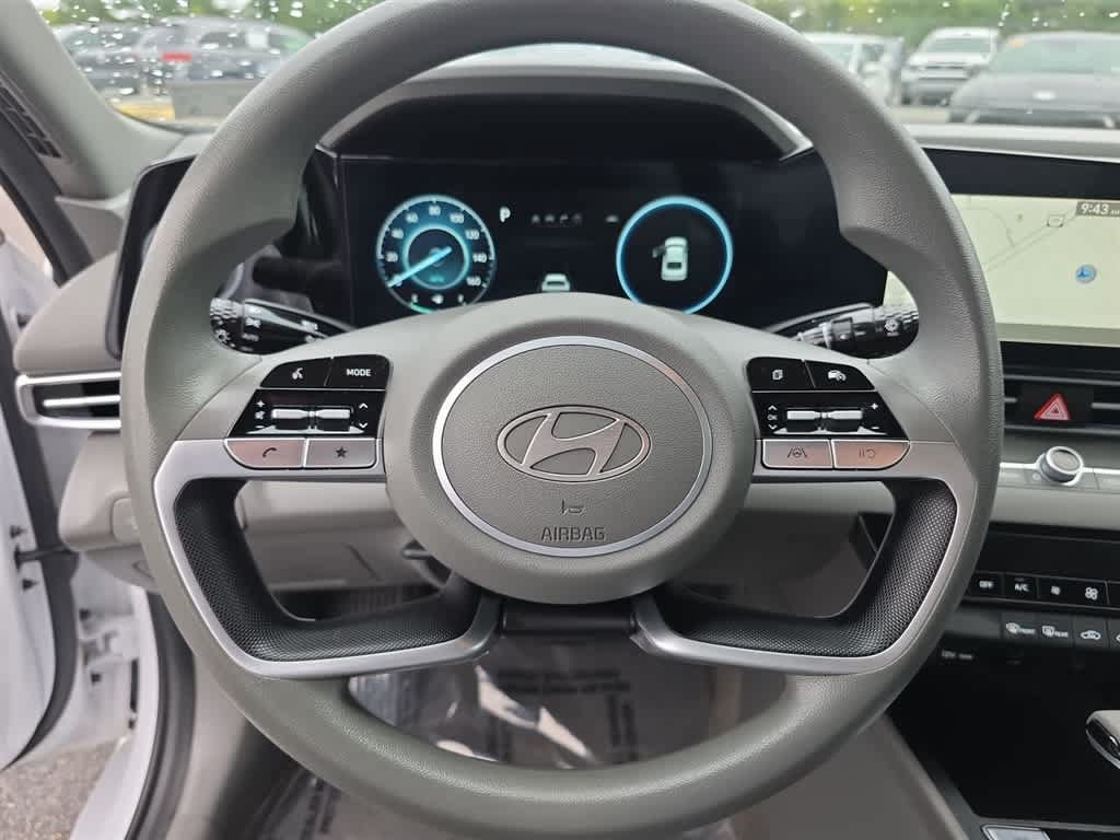 Used 2024 Hyundai Elantra SEL FWD image 18