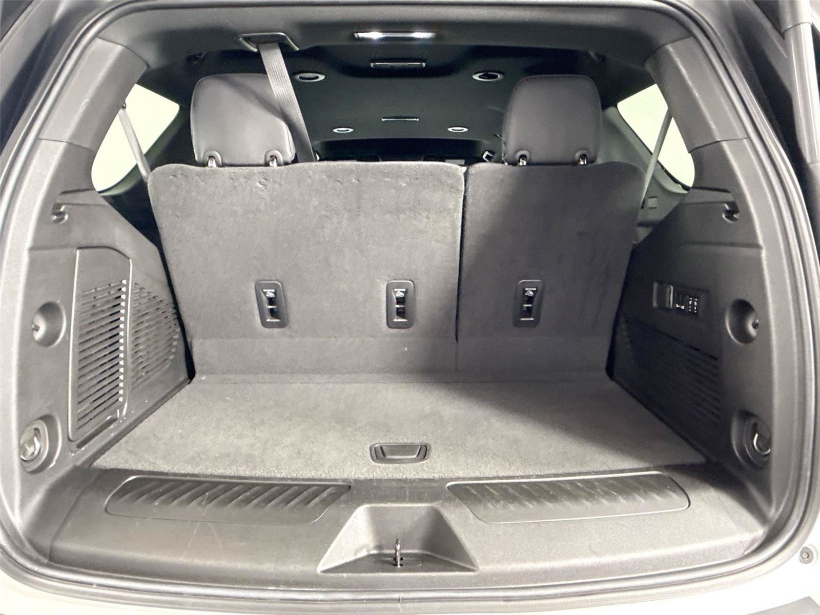 Used 2022 Chevrolet Tahoe LT w/ Luxury Package RWD image 38