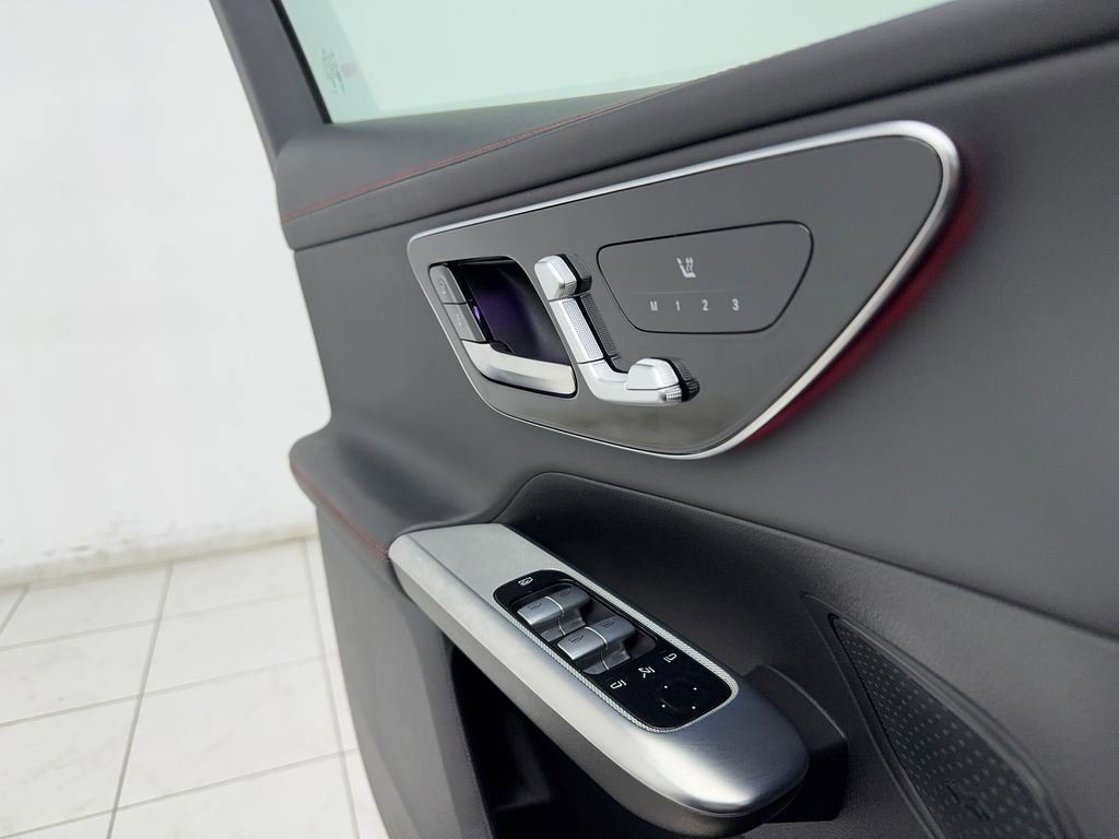 Used 2025 Mercedes-Benz GLC 43 AMG 4MATIC image 57