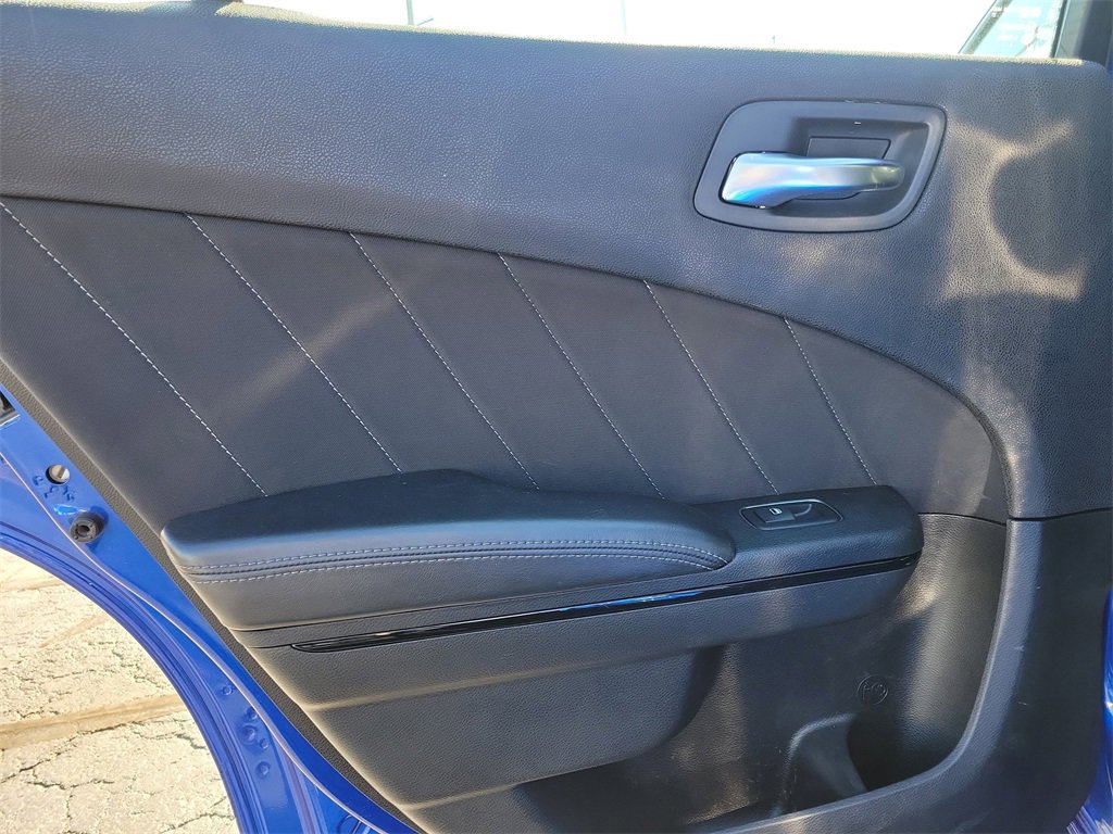Used 2018 Dodge Charger SXT Plus w/ Blacktop Package image 7