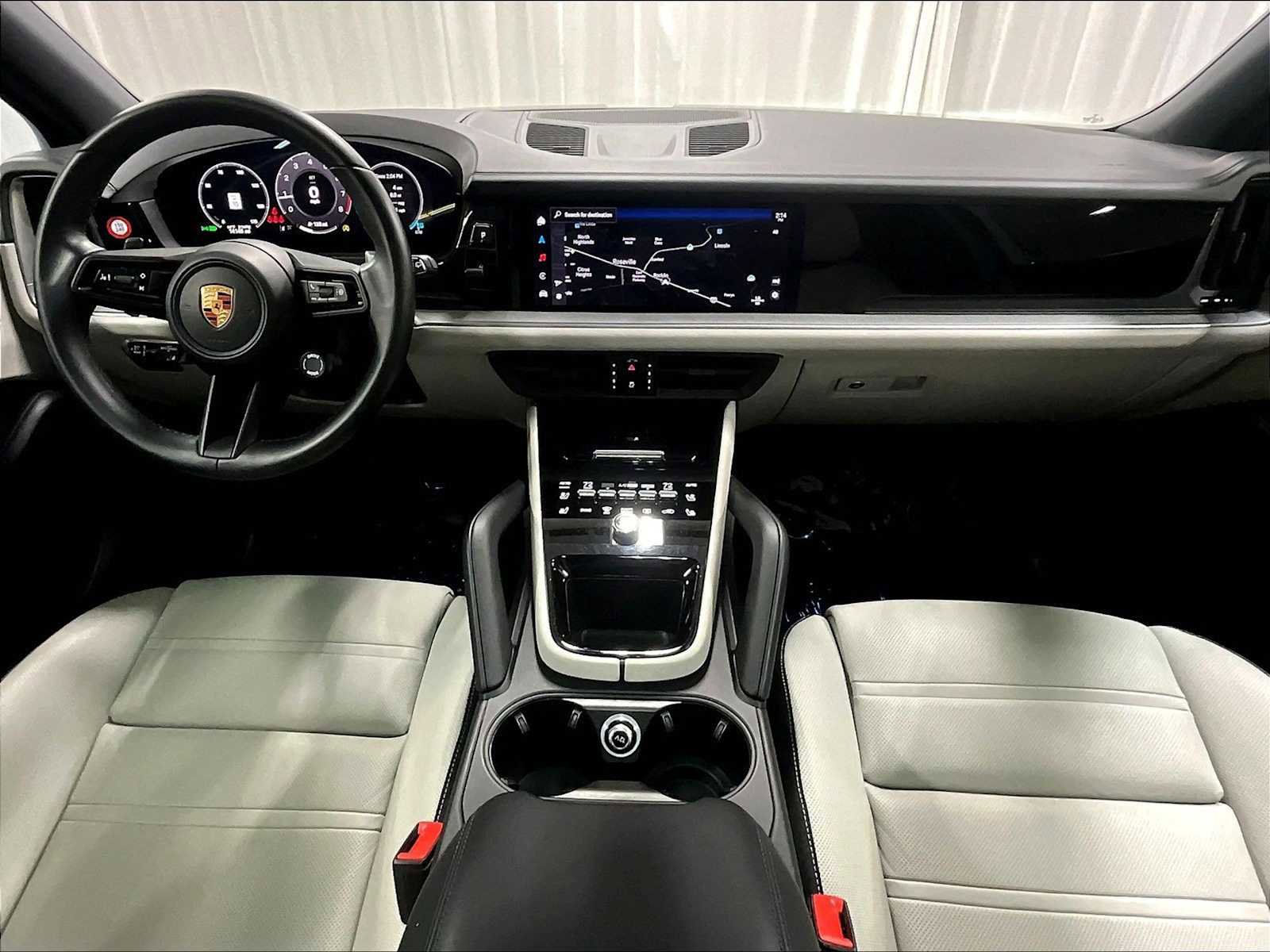 Used 2025 Porsche Cayenne image 16