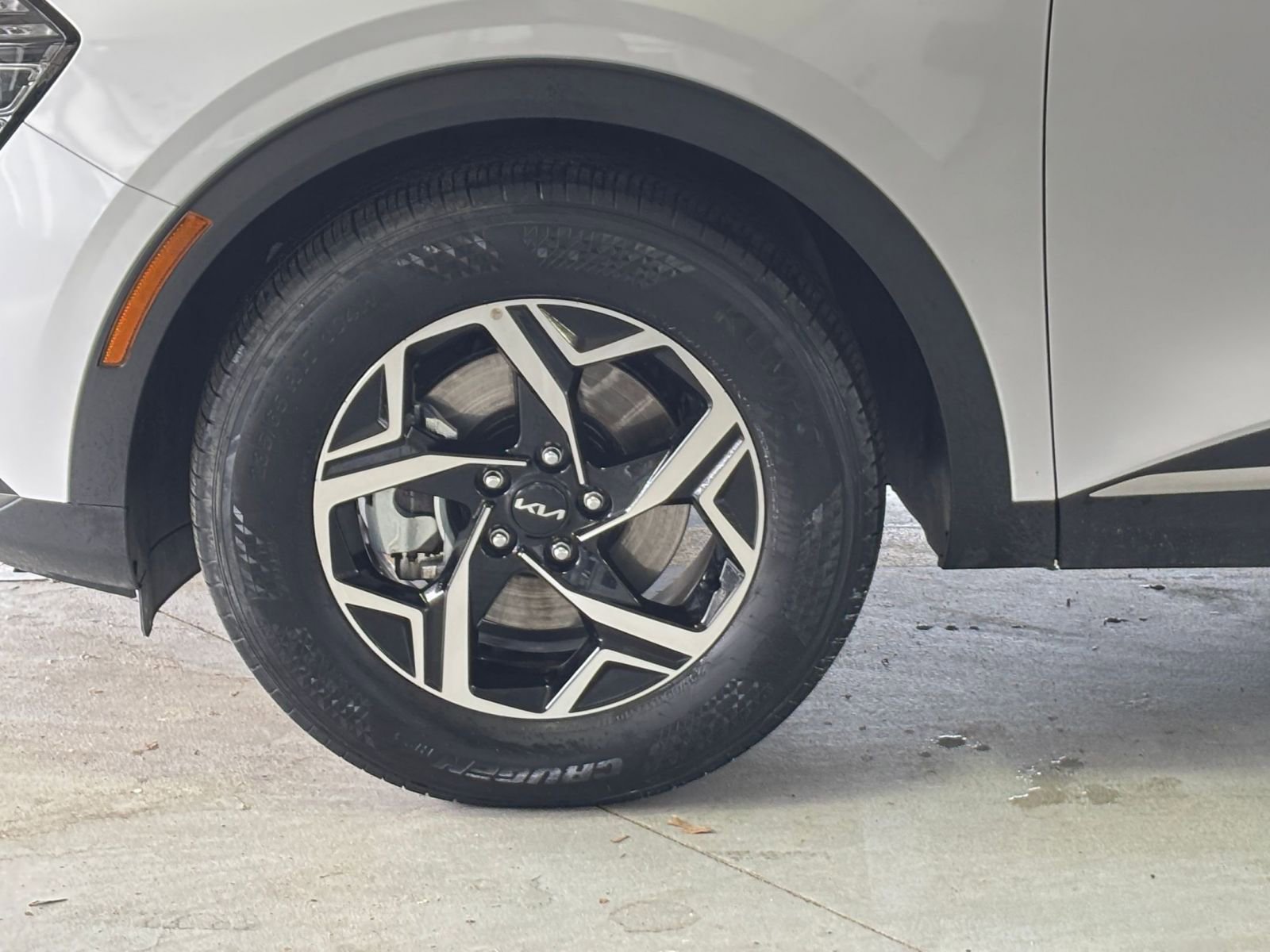 Used 2025 Kia Sportage LX image 29