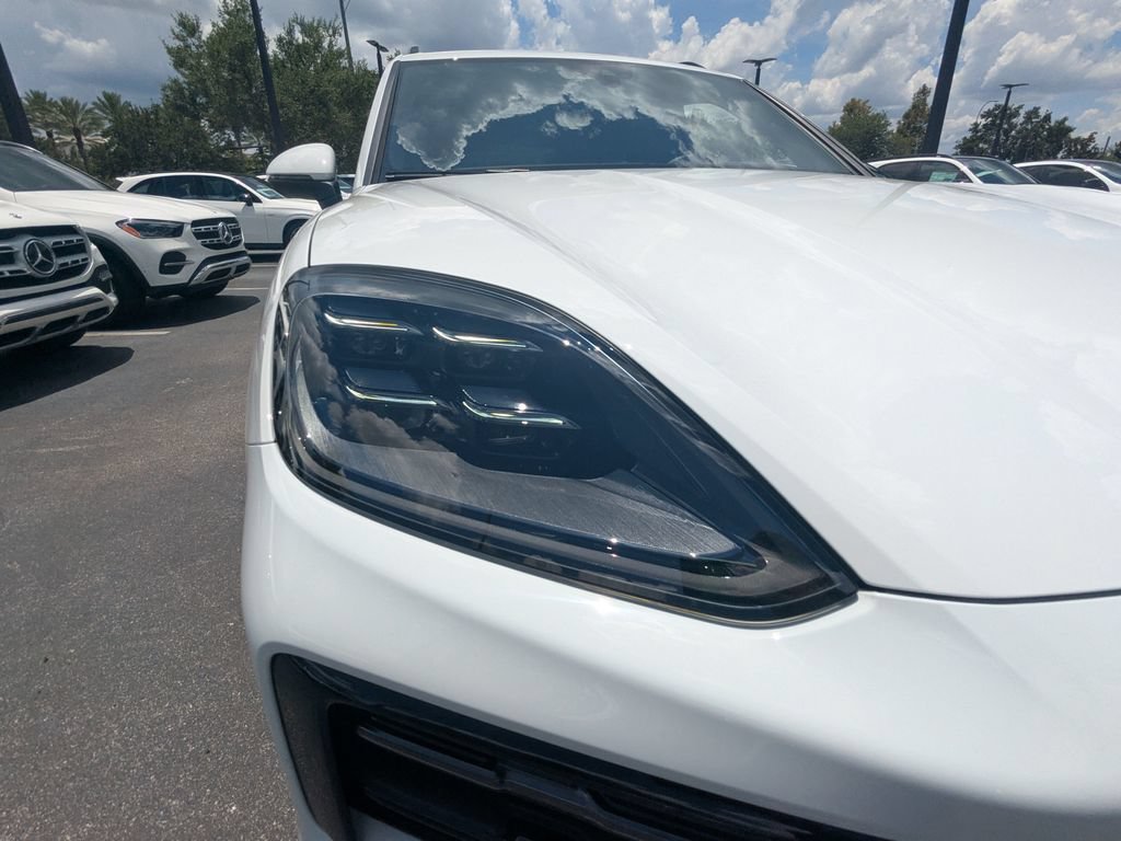 Used 2026 Porsche Cayenne AWD/4WD image 17