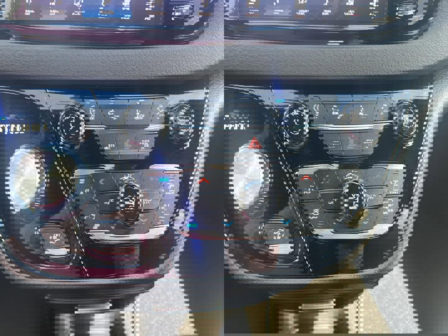 New 2026 Chrysler Voyager LX image 16