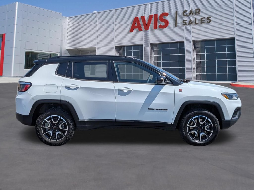 Used 2025 Jeep Compass Trailhawk AWD/4WD image 5