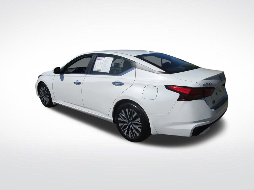 Used 2023 Nissan Altima 2.5 SV w/ SV Premium Package image 3