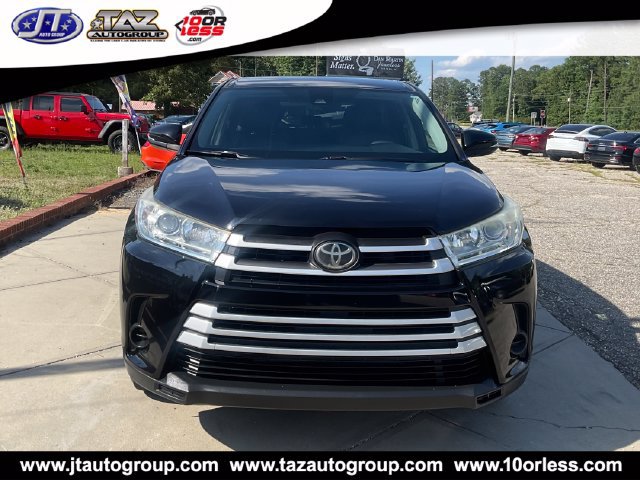Used 2017 Toyota Highlander LE FWD image 2