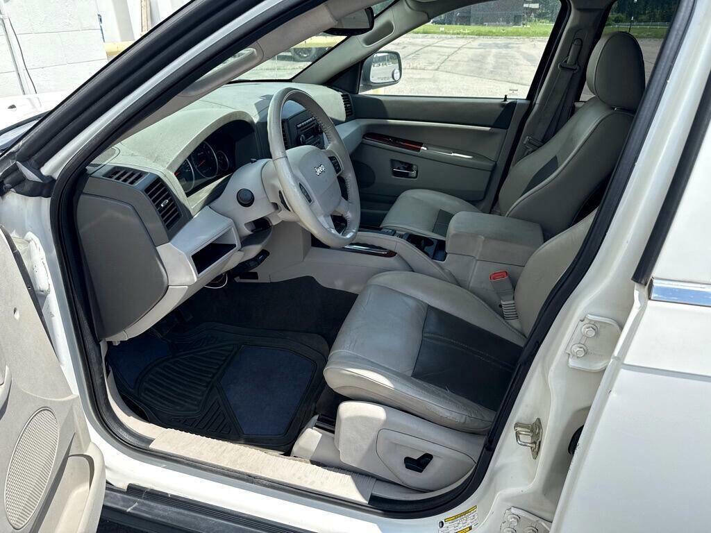 Used 2005 Jeep Grand Cherokee Limited AWD/4WD image 8