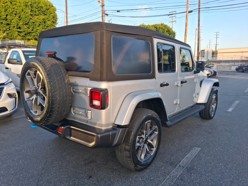 Used 2024 Jeep Wrangler Unlimited AWD/4WD image 7