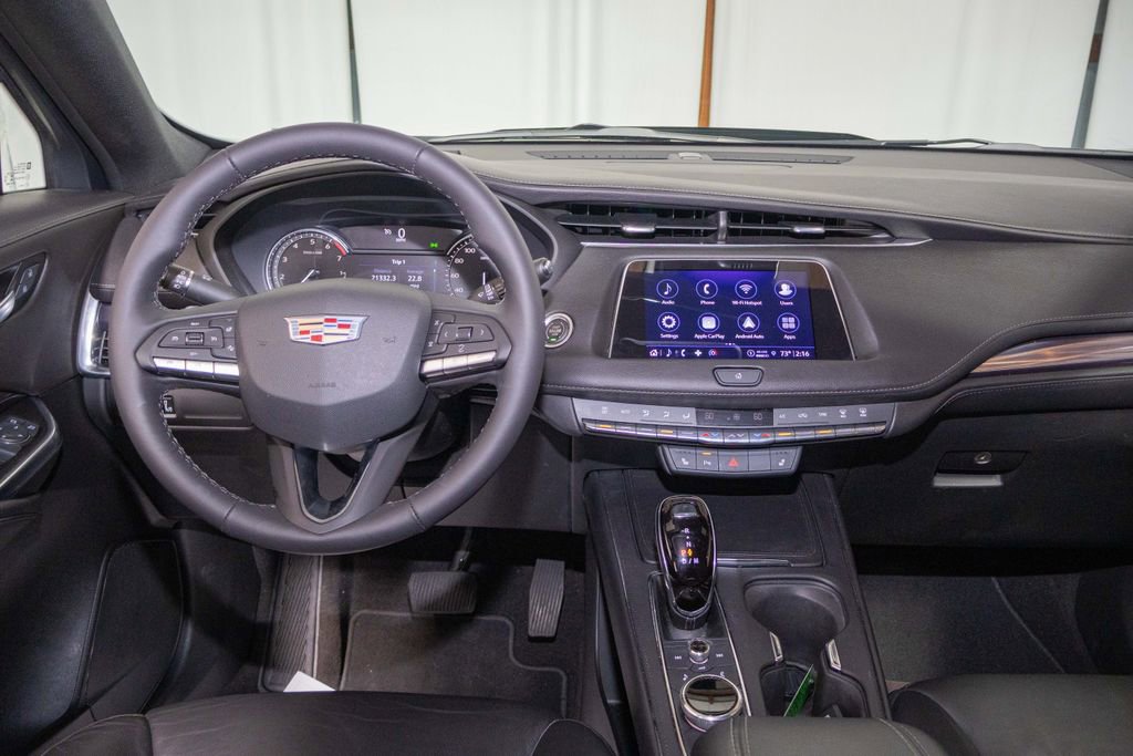 Used 2023 Cadillac XT4 Luxury w/ Cold Weather Package image 18