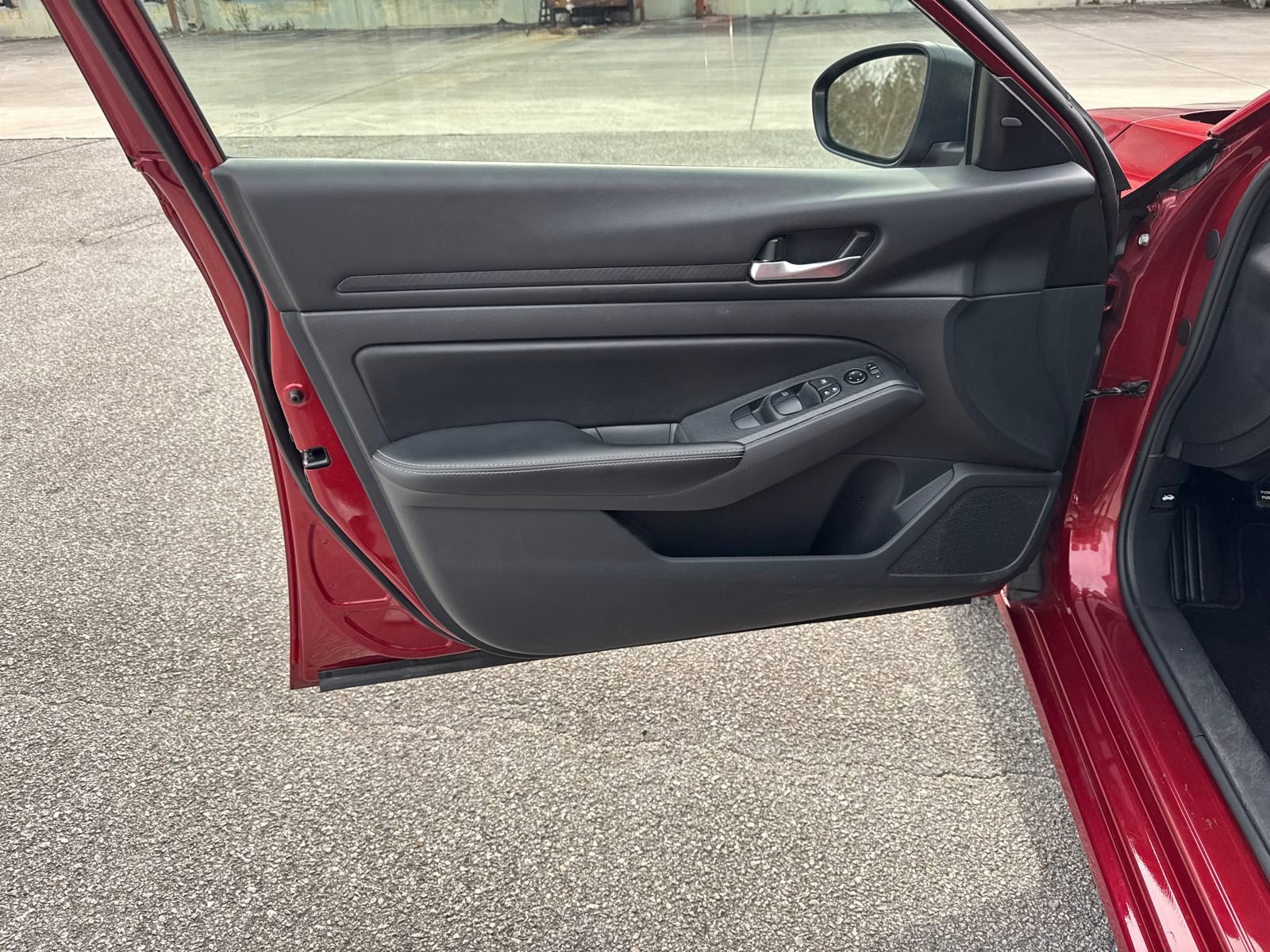 Used 2024 Nissan Altima 2.5 SV image 10